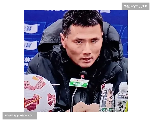 邵佳一现身青岛西海岸主场，赛前举行简单告别仪式