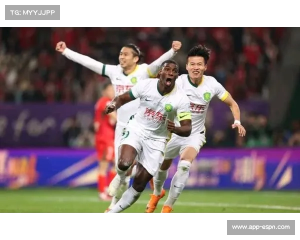 足协杯决赛国安3-0胜河南，法比奥帽子戏法夺杯